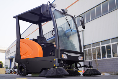 榮事達(dá)駕駛式掃地機(jī) 榮事達(dá)駕駛式掃地機(jī).jpg