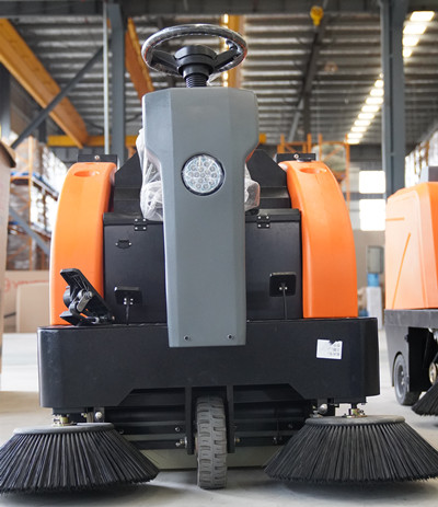 榮事達(dá)駕駛式掃地車 榮事達(dá)駕駛式掃地車.jpg